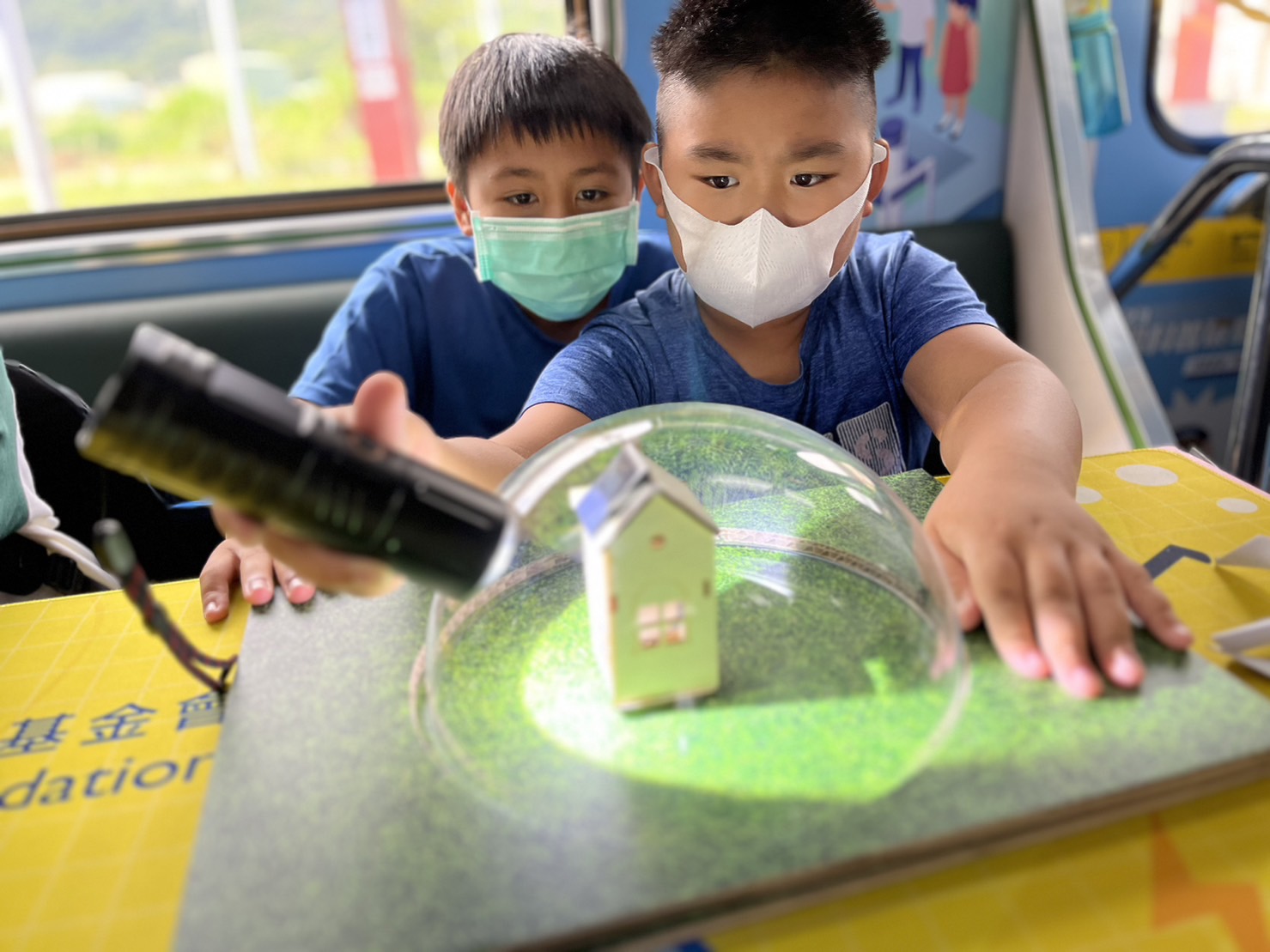 jiuyou.com參與基礎科學主題車廂，以STEAM教學精神，設計「逐日科學家」、「太陽能工程師」以及「淨零建築師」三大能源科普課程和實驗